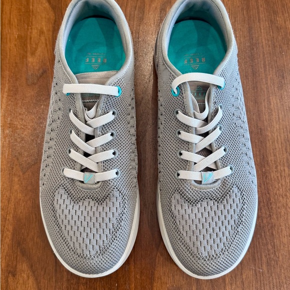 Reef Textured Gray Sneakers - Picture 2 of 3